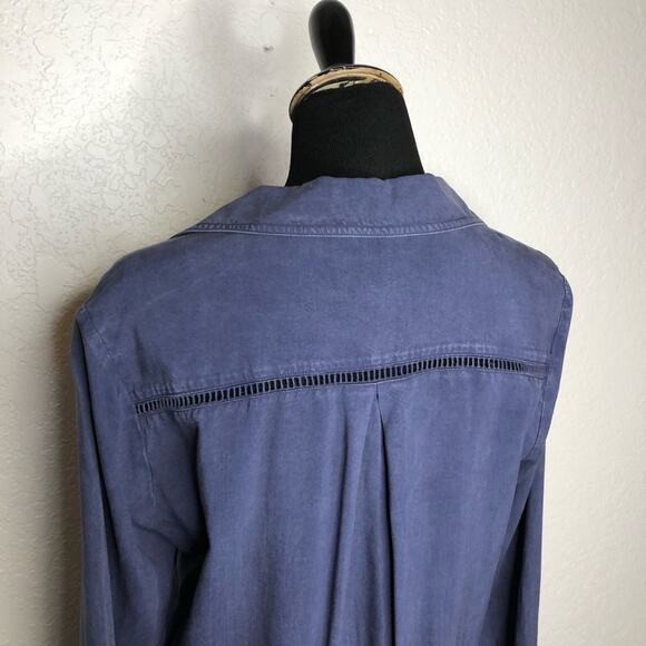 Anthropologie Cloth & Stone dark blue eyelet trim button down top size Medium - Picture 11 of 15